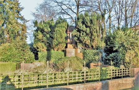 DSC 2357 Kleefsebaan 2 4 Kruisbeeld 3 edited naam